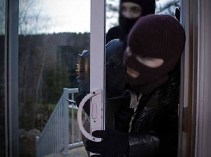 Maskalı şəxslər evə basqın ediblər - Sabunçuda