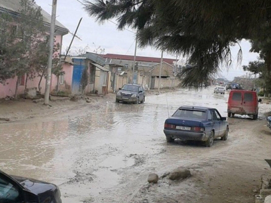 Bakının palçıqlı qəsəbələrinin sağalmaz dərdi: "Bizim gücümüz çatan iş deyil..." – FOTO