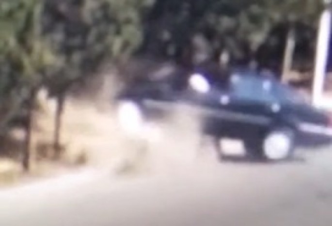 Bakıda dəhşətli qəza: "Mercedes" idarəetməni itirib ağaclara çırpıldı - VİDEO