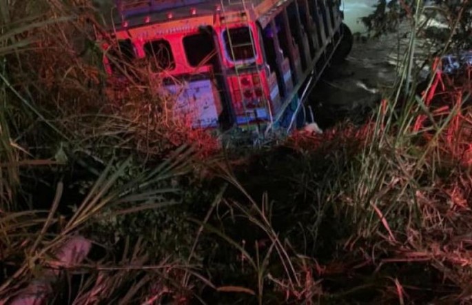 Yeni il qabağı şənlik keçirənlərin avtobusu çaya aşdı: azı 10 nəfər xəsarət alıb - FOTO