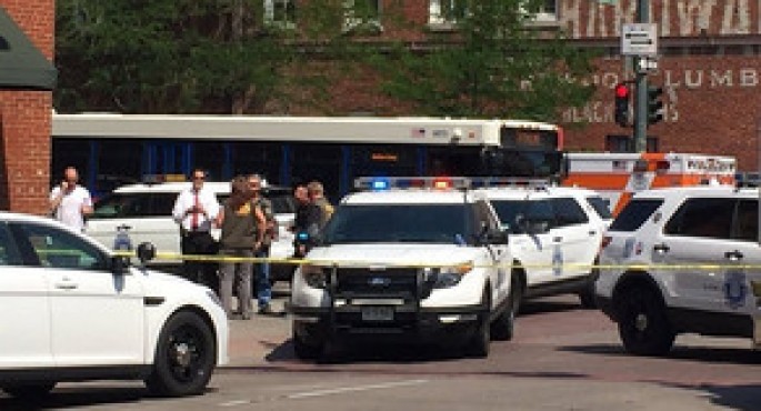 Kişi polisə atəş açdı: ölən və yaralanan var