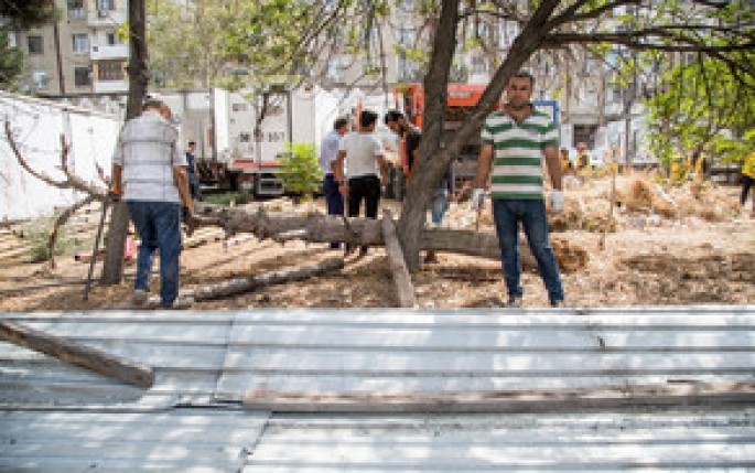 Qanunsuz zəbt olunmuş 16 torpaq sahəsinin hasarlarını söküb