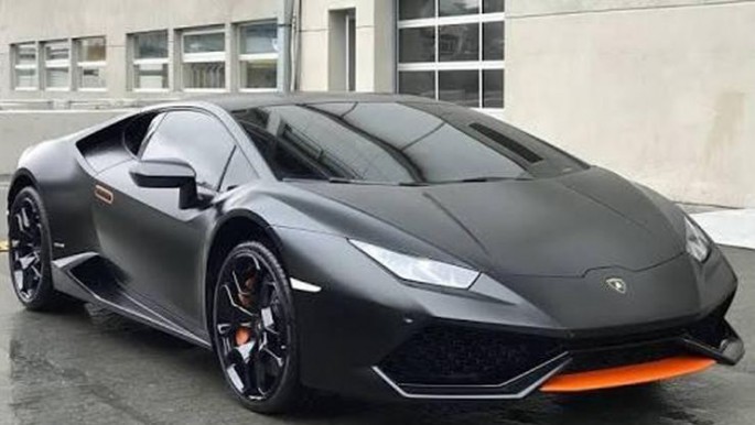 2.3 milyonluq “Lamborghini” yarı qiymətə hərraca çıxarıldı - FOTO
