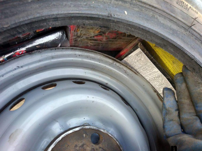 Avtomobildən pirotexniki vasitələr aşkar edilib - FOTO