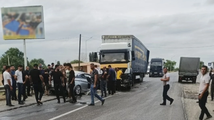 Şabranda yük və minik avtomobilləri toqquşdu: Ölən var 