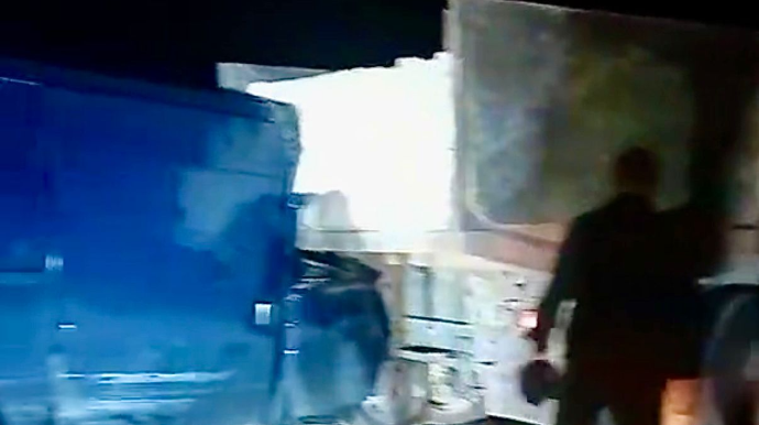 Kürdəmirdə “Ford Transit” daşla dolu yük maşınına çırpıldı    - VİDEO