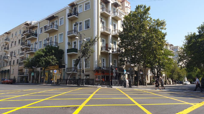 Yolayrıclarında “sarı kəsişmə tor”unun təşkili davam etdirilir - FOTO