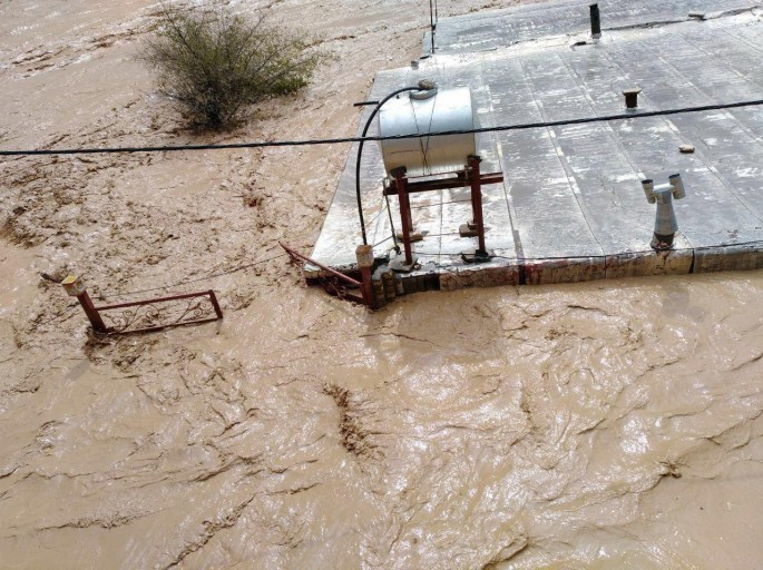İranda sel dəhşəti: 150 mindən artıq insan evləri boşaldır - VİDEO