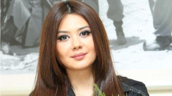 Rəqqasə Oksana övladının avtomobillə olan rəsmini paylaşdı - FOTO