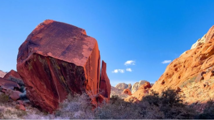 Dünyanın ən böyük qayası hansıdır? - Uluru, yoxsa Mount Auqustus? 