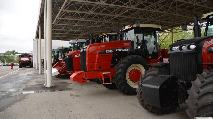 Rusiyanın məşhur traktor zavodu fəaliyyətini dayandırır 
