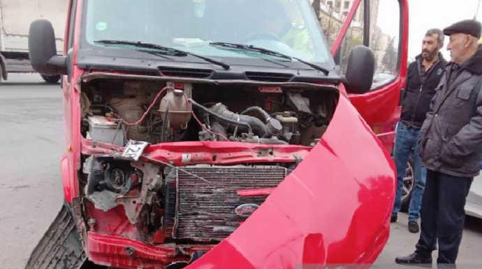 Gəncədə yük avtomobili ilə motosiklet toqquşub - FOTO 