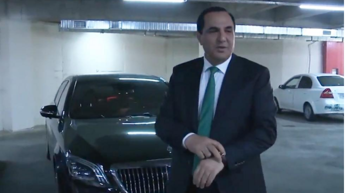 Manaf Ağayev lüks avtomobili ilə televiziyaya gəldi - VİDEO