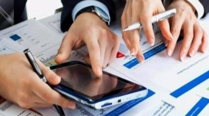 Bir milyon vergi borcu olan sirli şirkət kimə məxsusdur? 