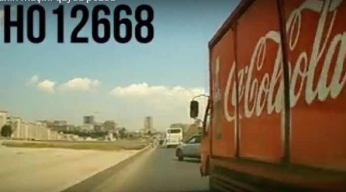 “Coco-Cola”nın maşını qayda pozdu - VİDEO