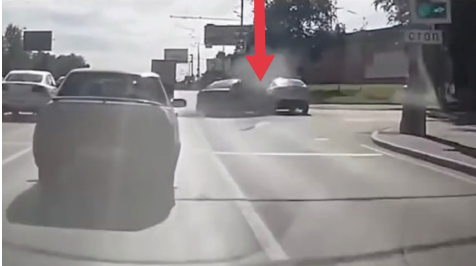 Qayda pozan sürücülər yolayrıcında qəzaya düşdülər - VİDEO