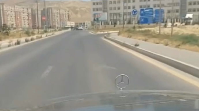 Sürücülər üçün "tapmacaya" çevrilən yol: Ciddi nöqsanlar var - VİDEO