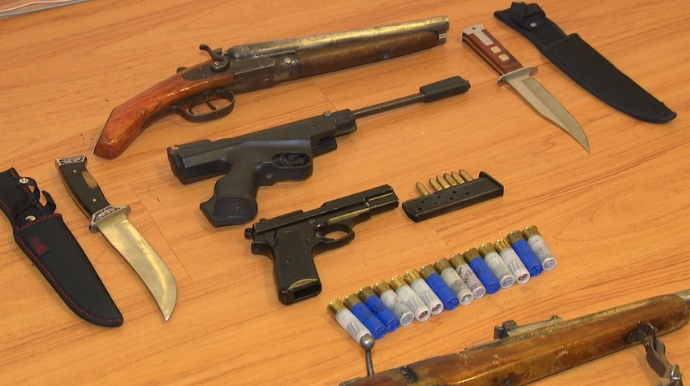 Polis xeyli sayda silah-sursat aşkarladı 