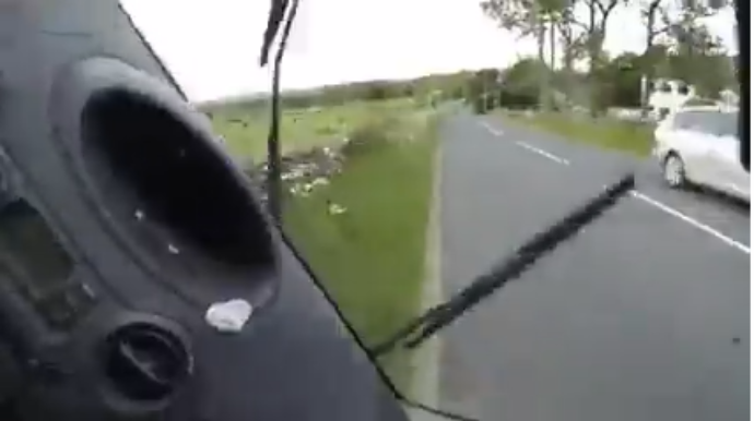 Əks yola çıxıb qarşıdan gələn maşını qəzaya saldı  - VİDEO