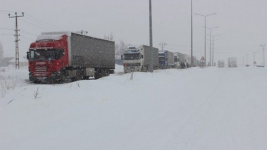 Türkiyədən Azərbaycana gələn “TIR”-lar yolda qalıb