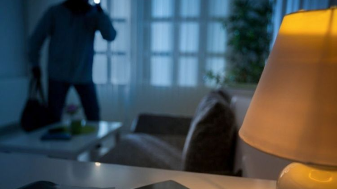 Bakıda mənzildən 28 min manatlıq oğurluq olub