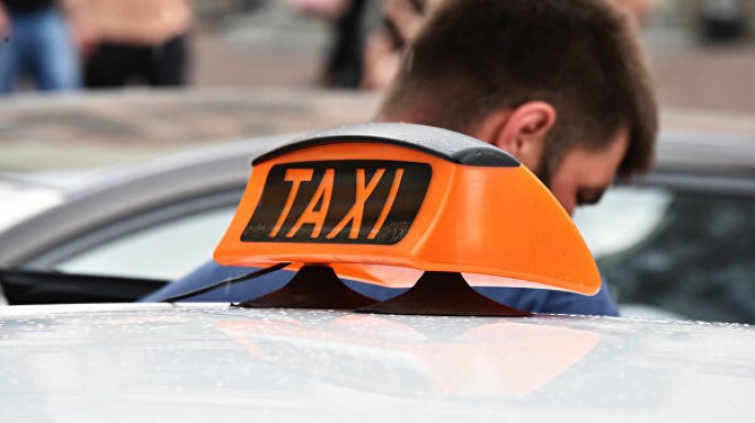 28 saat fasiləsiz işləyən taksi sürücüsü sükan arxasında öldü