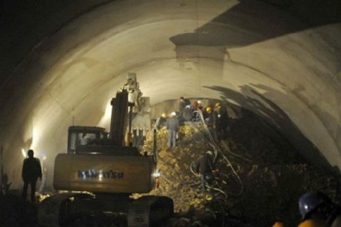 Tunel çökdü: azı 4 ölü
