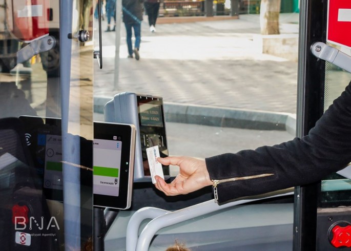Daha bir avtobusda gediş haqqı Bakı Kart vasitəsilə ödəniləcək