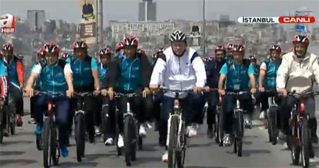 Prezident velosiped sürdü - FOTO