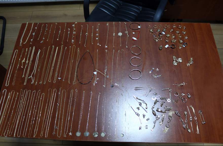 Qanunsuz yolla külli miqdarda qızıl-zinət əşyalarının gətirilməsinin qarşısı alınıb - FOTO