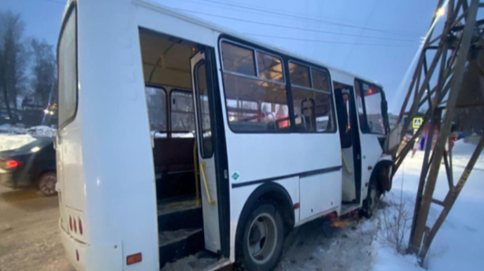 "PAZ" avtobusu qəza törətdi,6 nəfər.. 