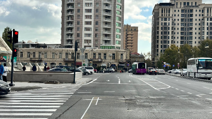 Sürücülərin NƏZƏRİNƏ: Bakının daha bir yerində ikitərəfli hərəkət təşkil edildi  - FOTO