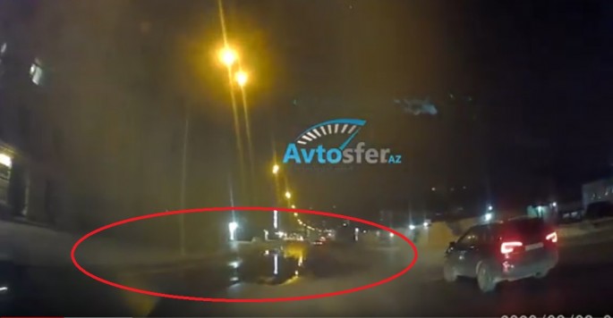 Bakının mərkəzində kanalizasiya yola axıdılır:  "Azərsu" hara baxır? - VİDEO
