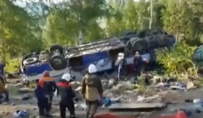 Avtobus aşdı, 12 nəfər öldü - VİDEO