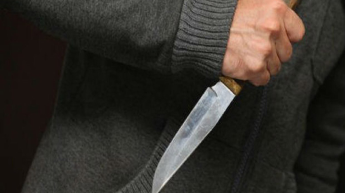 Bakıda küçədə qeyri-etik sözlər işlədənlərə irad tutan sakin bıçaqlanıb