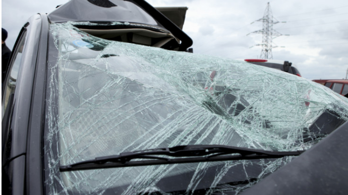 Yük və minik avtomobilləri toqquşdu, ölən var 