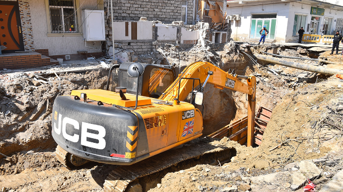 Çökən kollektorun qəzalı hissəsi dəyişdirilir - FOTO - VİDEO 