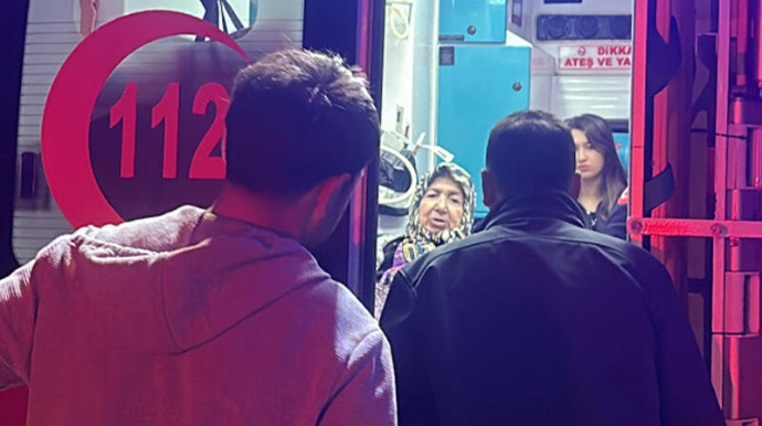 Zəlzələdə evi dağılan qoca qadını sürüyüb 1 milyonluq qızılını oğurladı  - VİDEO