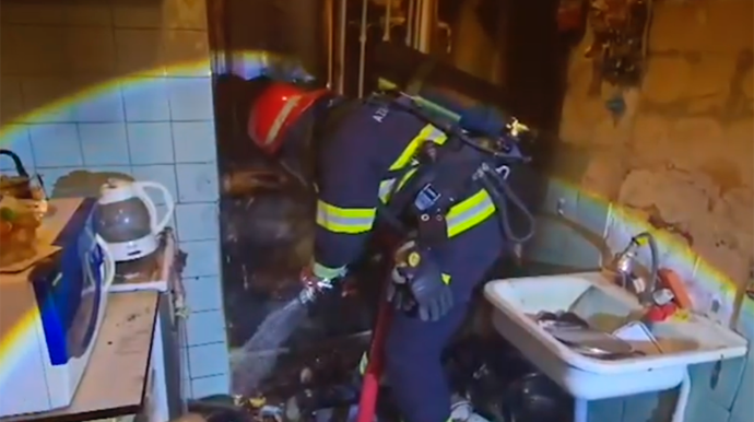 Bakıda yaşayış binasında yanğın - Ölən var - VİDEO