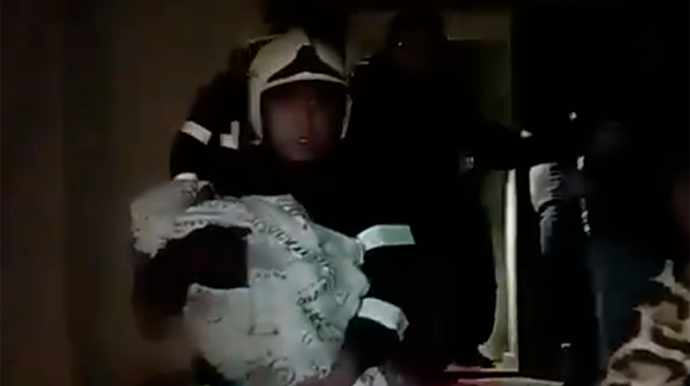 Masazırda yaşayış binasında yanğın baş verib, zəhərlənən var - VİDEO 