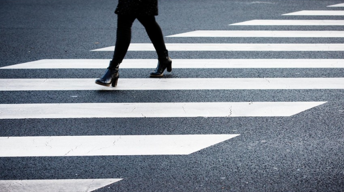 Nizami rayonunda 34 yaşlı qadını avtomobil vurub 