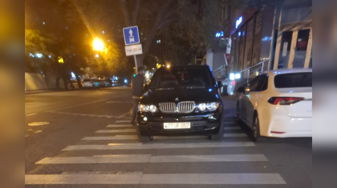 Qaydaları pozan sürücü həm piyadalara, həm də sürücülərə problem yaratdı - FOTO