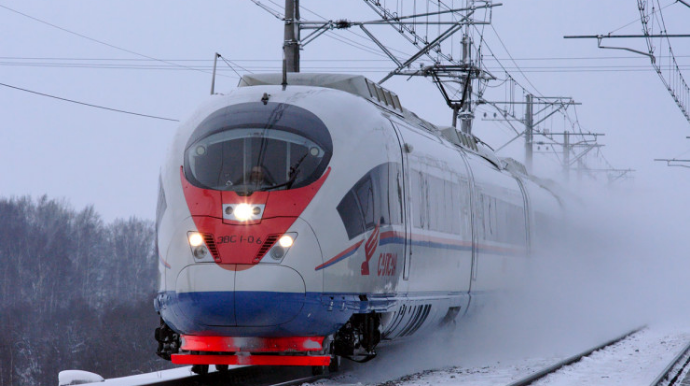 Sürət qatarı yeniyetmə qızı vurdu - Möcüzə nəticəsində... 