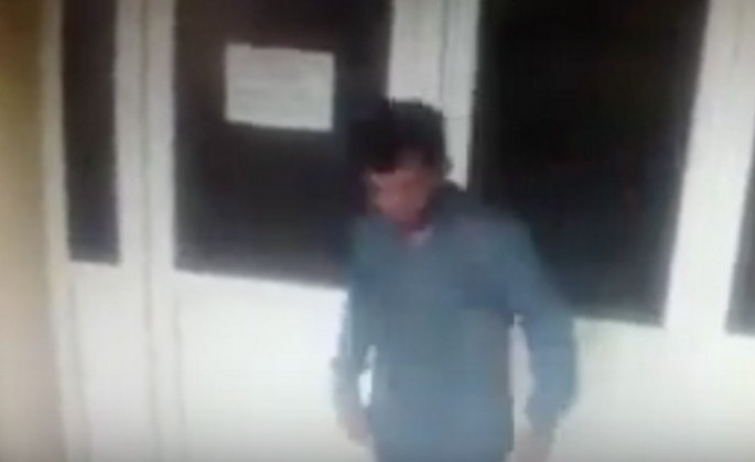 Bakıda oğlan məscidə balta ilə girdi, cinayət törətdi - VİDEO