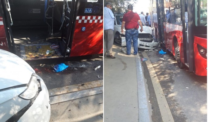 Bakıda maşın avtobusa çırpıldı - FOTO