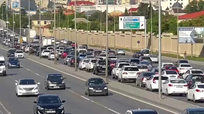 ​​​​​​​Bakının bir sıra yollarında nəqliyyat vasitələrinin sıxlığı yaranıb - SİYAHI 