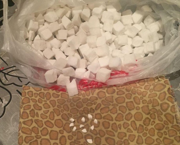 Qəndin içərisində narkotik keçirilməsinin qarşısı alınıb