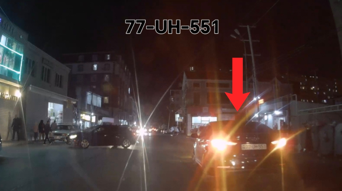 В Хырдалане водитель при наличии свободных мест остановился во втором ряду — ВИДЕО 