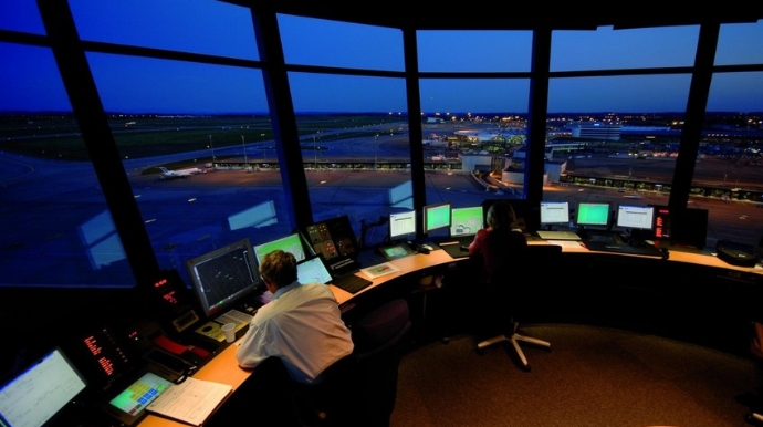 Berlin aeroportunda onlarla reys proqram təminatının nasazlığına görə gecikir 