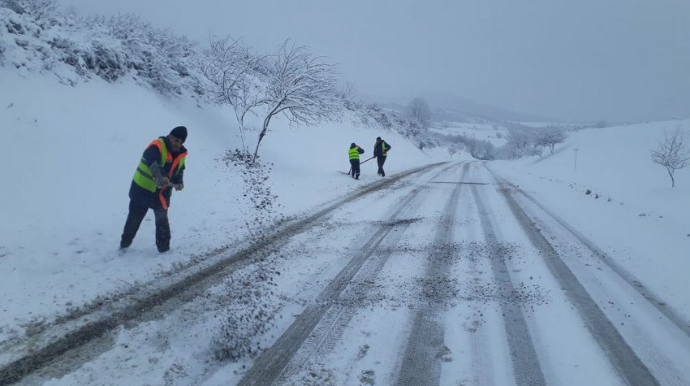 Снегопад вызвал проблемы с электроснабжением в Исмаиллы  - ФОТО